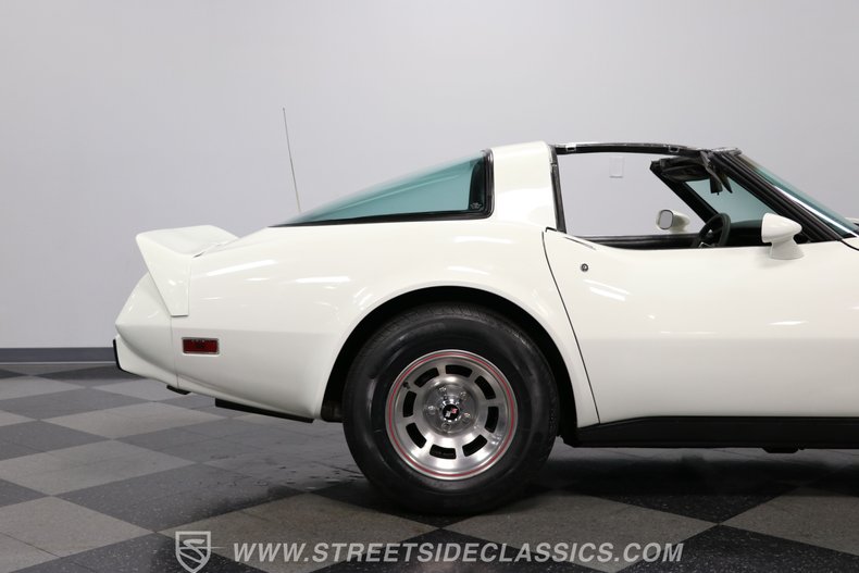 Chevrolet-Corvette-1979-White-Black-39