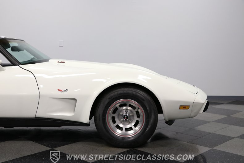 Chevrolet-Corvette-1979-White-Black-40