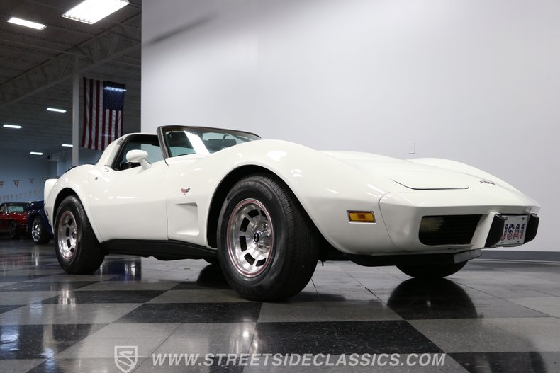 Chevrolet-Corvette-1979-White-Black-41