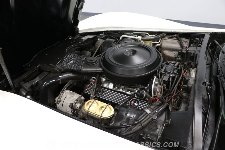 Chevrolet-Corvette-1979-White-Black-43