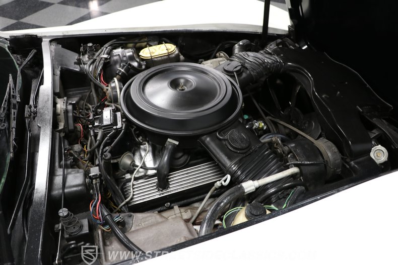 Chevrolet-Corvette-1979-White-Black-47