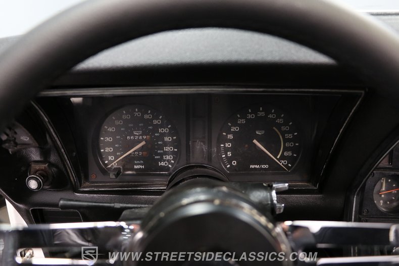 Chevrolet-Corvette-1979-White-Black-6