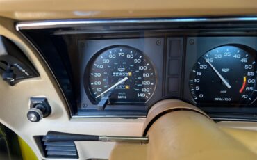 Chevrolet-Corvette-1979-yellow-Tan-1