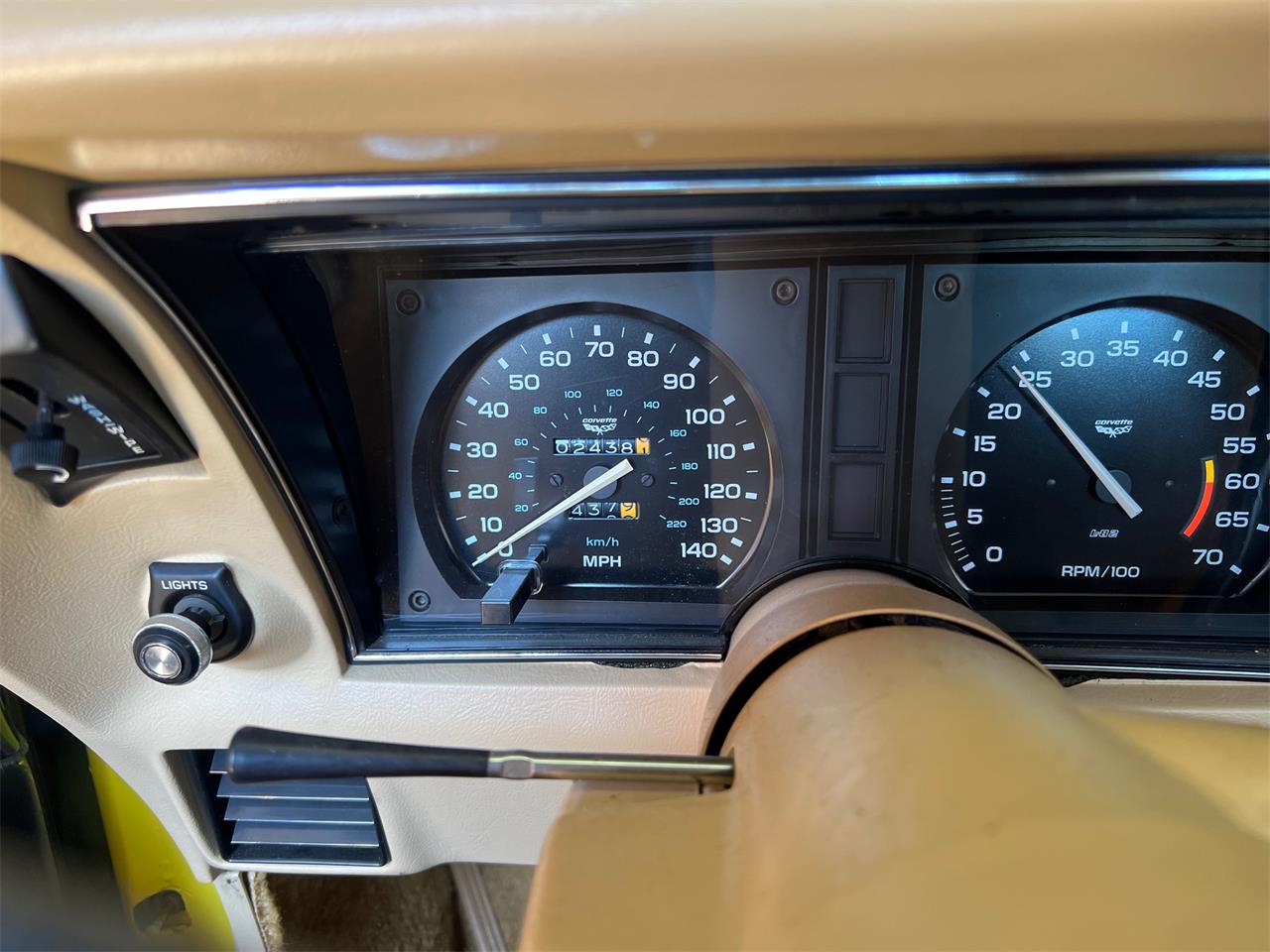 Chevrolet-Corvette-1979-yellow-Tan-1
