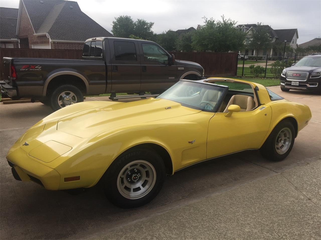 Chevrolet-Corvette-1979-yellow-Tan-4