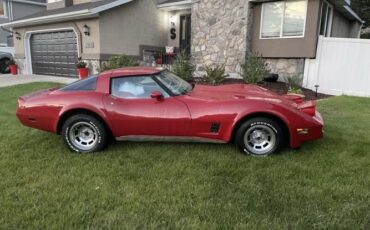 Chevrolet-Corvette-1980-1