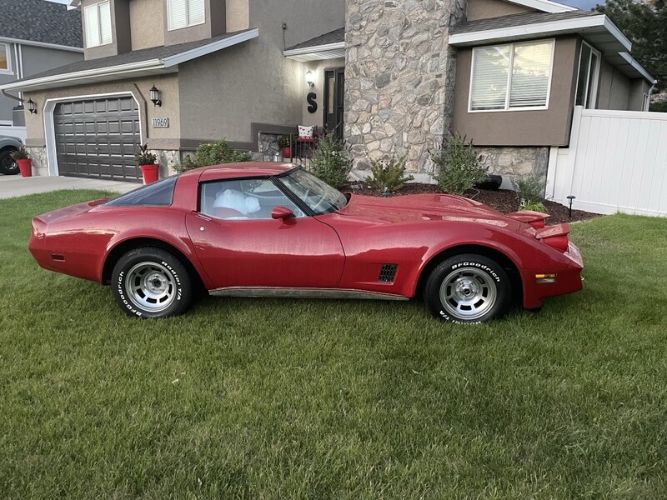 Chevrolet-Corvette-1980-1