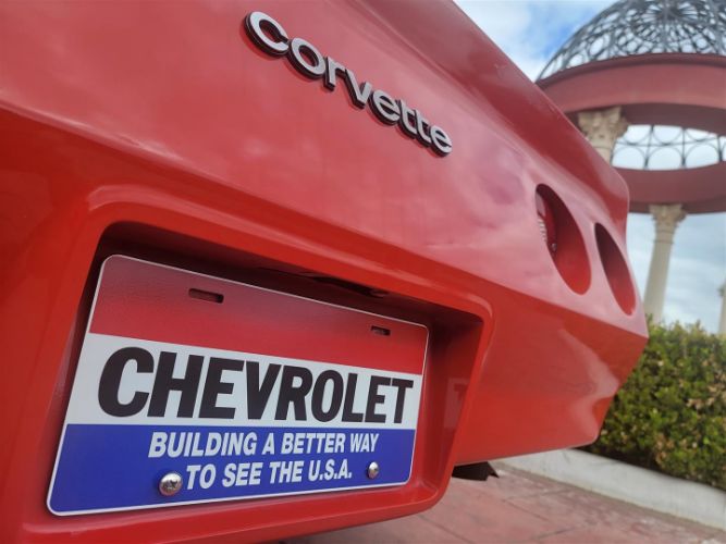 Chevrolet-Corvette-1980-1