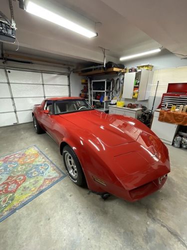 Chevrolet-Corvette-1980-12