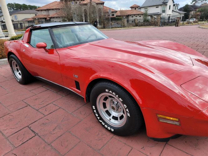 Chevrolet-Corvette-1980-13