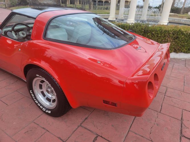 Chevrolet-Corvette-1980-16