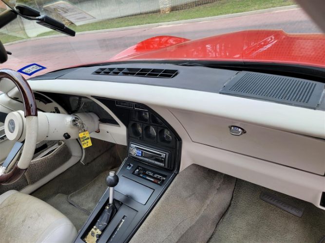Chevrolet-Corvette-1980-18