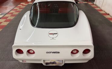 Chevrolet-Corvette-1980-2-Door-11