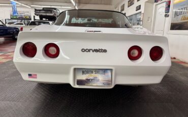 Chevrolet-Corvette-1980-2-Door-12
