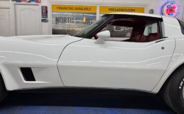 Chevrolet-Corvette-1980-2-Door-17