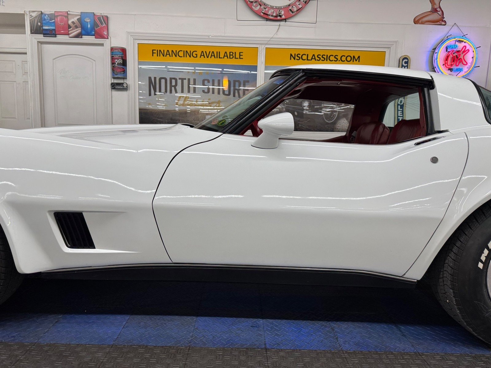 Chevrolet-Corvette-1980-2-Door-17
