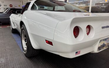 Chevrolet-Corvette-1980-2-Door-19