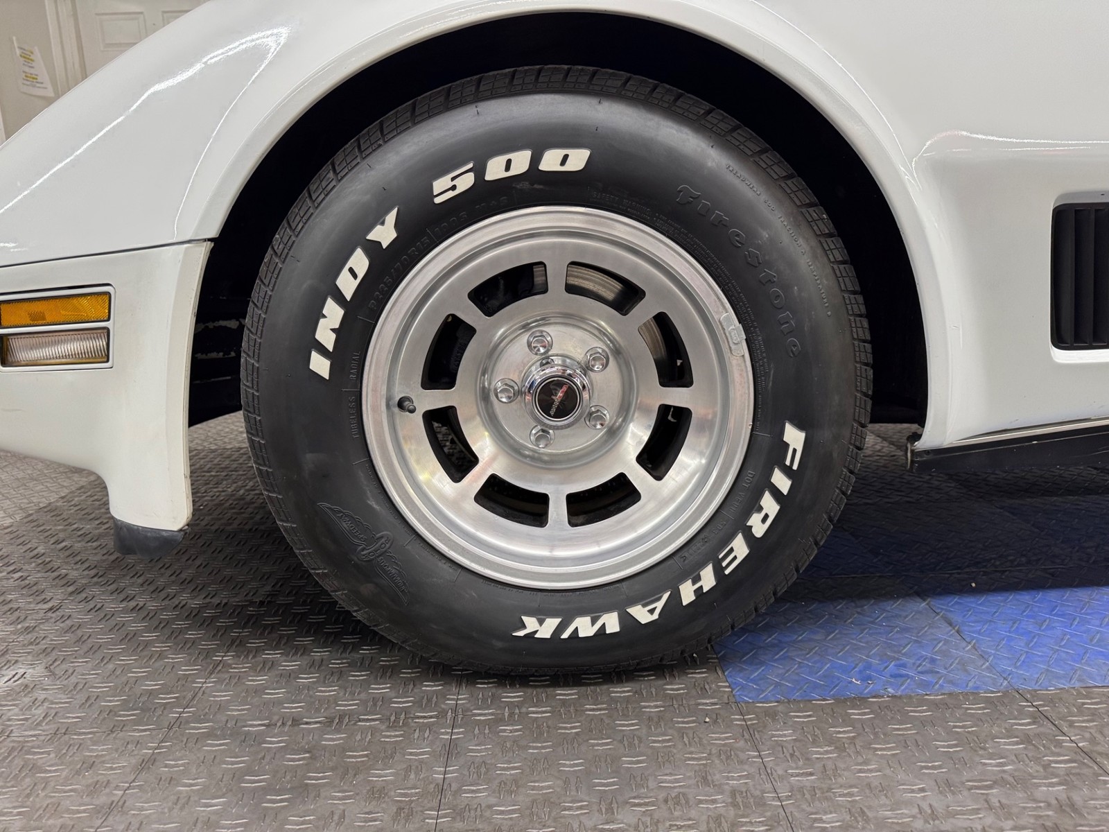 Chevrolet-Corvette-1980-2-Door-20