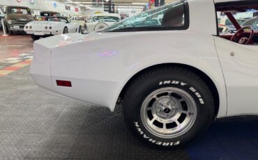 Chevrolet-Corvette-1980-2-Door-22