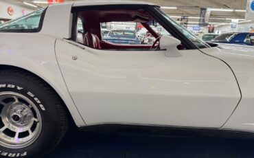 Chevrolet-Corvette-1980-2-Door-23