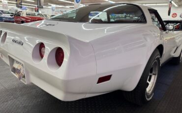 Chevrolet-Corvette-1980-2-Door-25