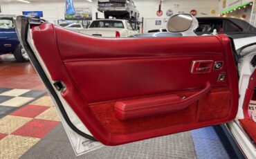 Chevrolet-Corvette-1980-2-Door-29