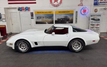 Chevrolet-Corvette-1980-2-Door-3