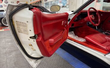 Chevrolet-Corvette-1980-2-Door-30