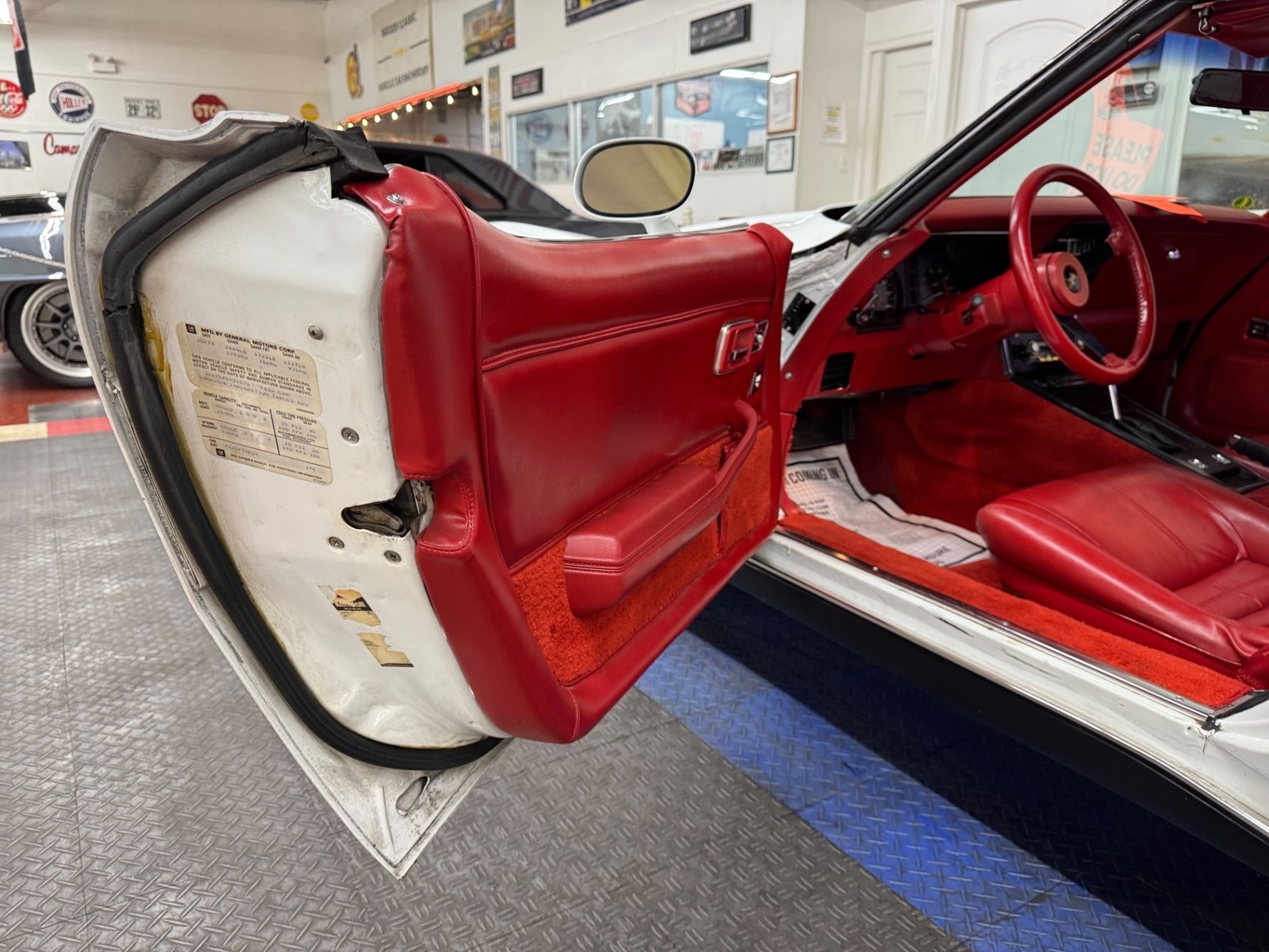 Chevrolet-Corvette-1980-2-Door-30