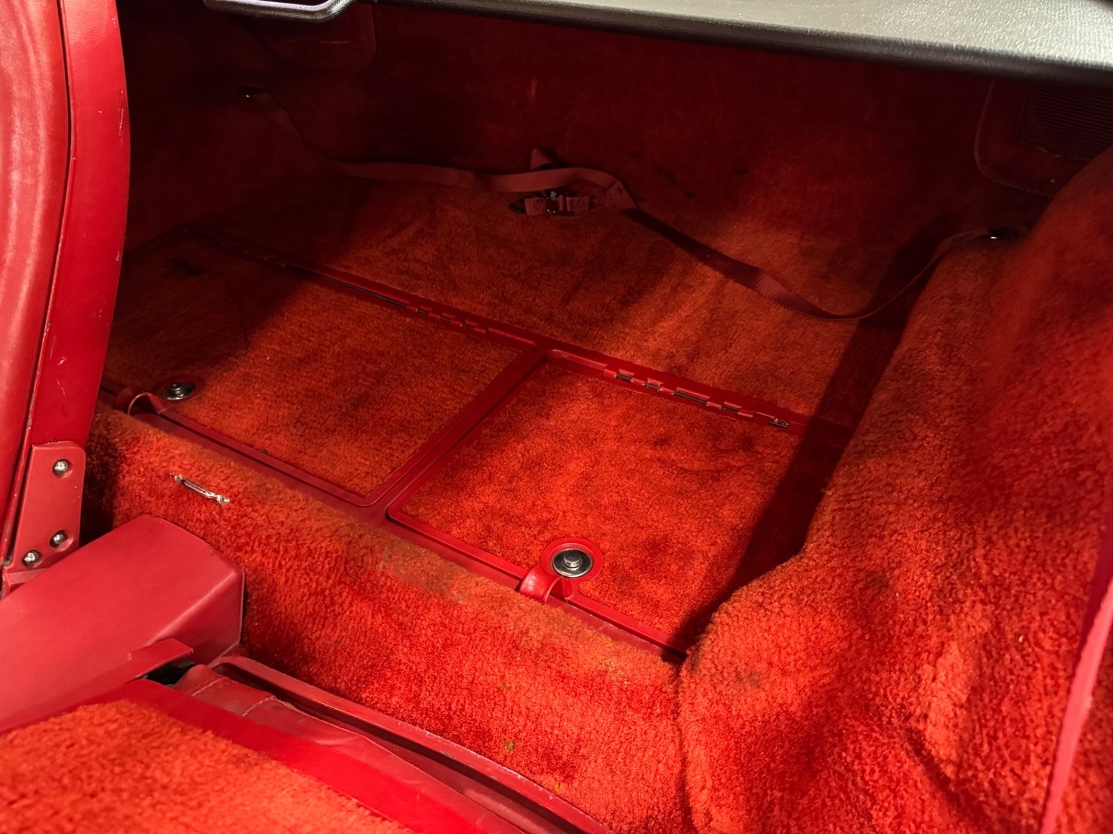 Chevrolet-Corvette-1980-2-Door-37