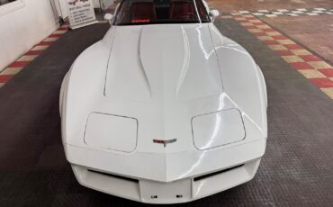 Chevrolet-Corvette-1980-2-Door-4