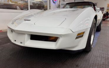 Chevrolet-Corvette-1980-2-Door-8