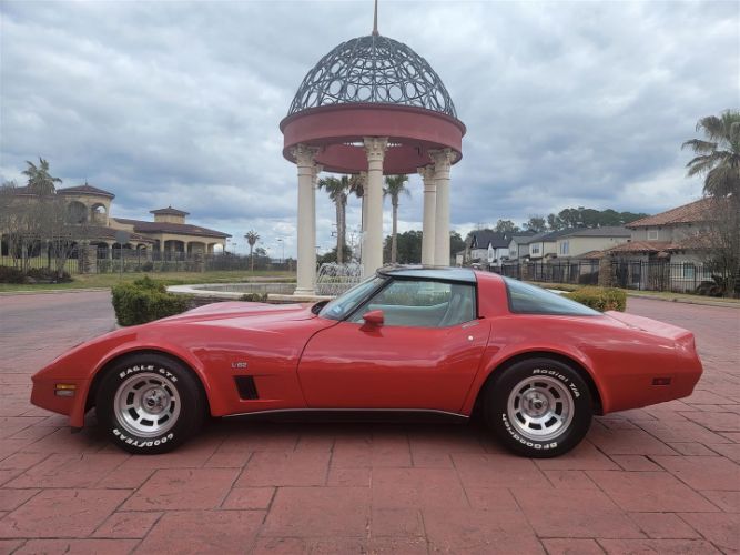 Chevrolet-Corvette-1980-29