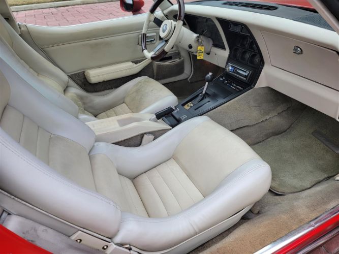 Chevrolet-Corvette-1980-3