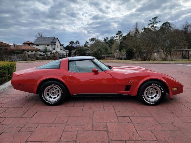 Chevrolet-Corvette-1980-32
