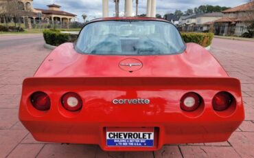 Chevrolet-Corvette-1980-36