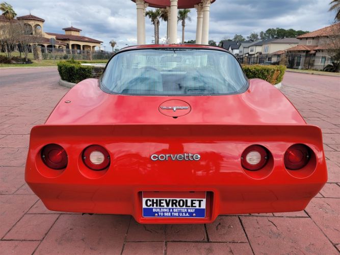 Chevrolet-Corvette-1980-36