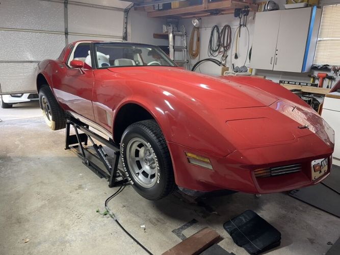 Chevrolet-Corvette-1980-4