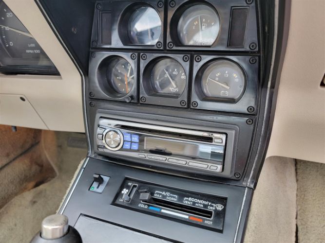 Chevrolet-Corvette-1980-8
