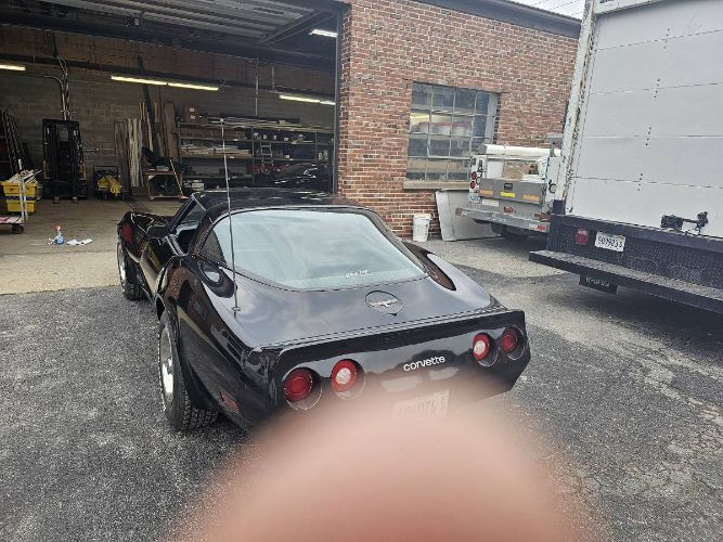 Chevrolet-Corvette-1980-Black-5