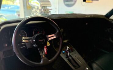 Chevrolet-Corvette-1980-Black-Purple-Ghost-Black-13