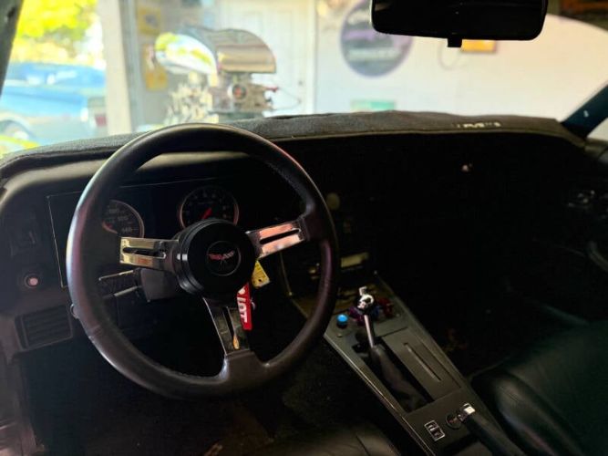 Chevrolet-Corvette-1980-Black-Purple-Ghost-Black-13