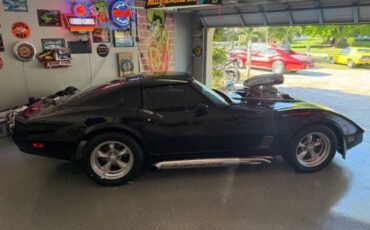 Chevrolet-Corvette-1980-Black-Purple-Ghost-Black-15