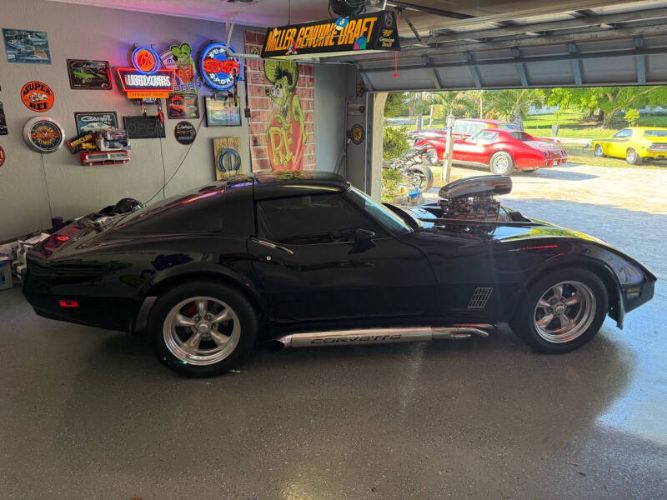 Chevrolet-Corvette-1980-Black-Purple-Ghost-Black-15