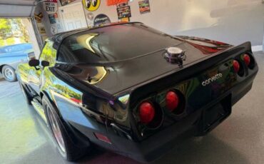 Chevrolet-Corvette-1980-Black-Purple-Ghost-Black-17