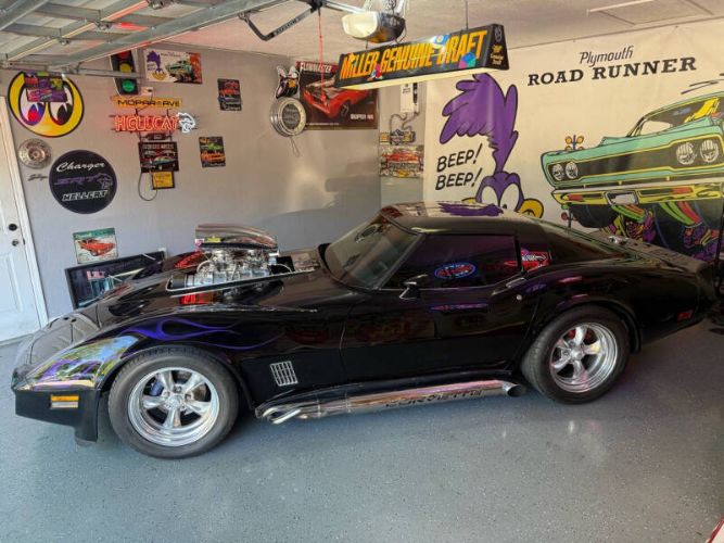 Chevrolet-Corvette-1980-Black-Purple-Ghost-Black-19