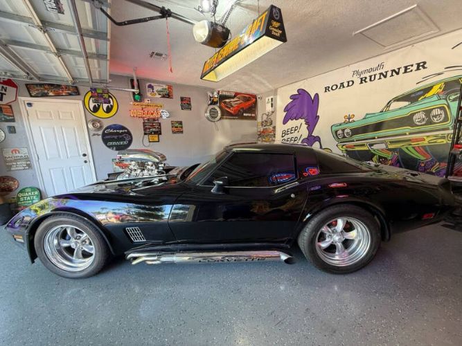 Chevrolet-Corvette-1980-Black-Purple-Ghost-Black-20