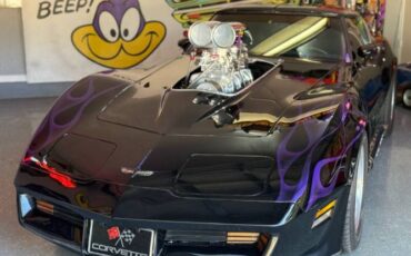 Chevrolet-Corvette-1980-Black-Purple-Ghost-Black-22