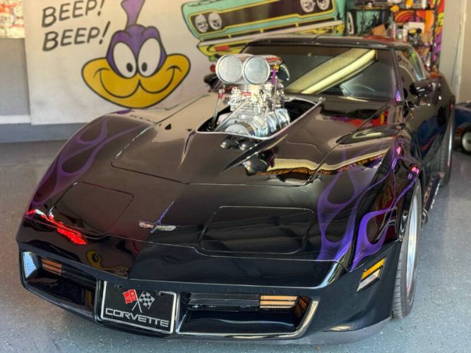Chevrolet-Corvette-1980-Black-Purple-Ghost-Black-22