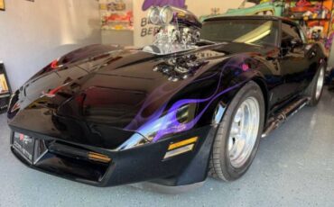 Chevrolet-Corvette-1980-Black-Purple-Ghost-Black-23
